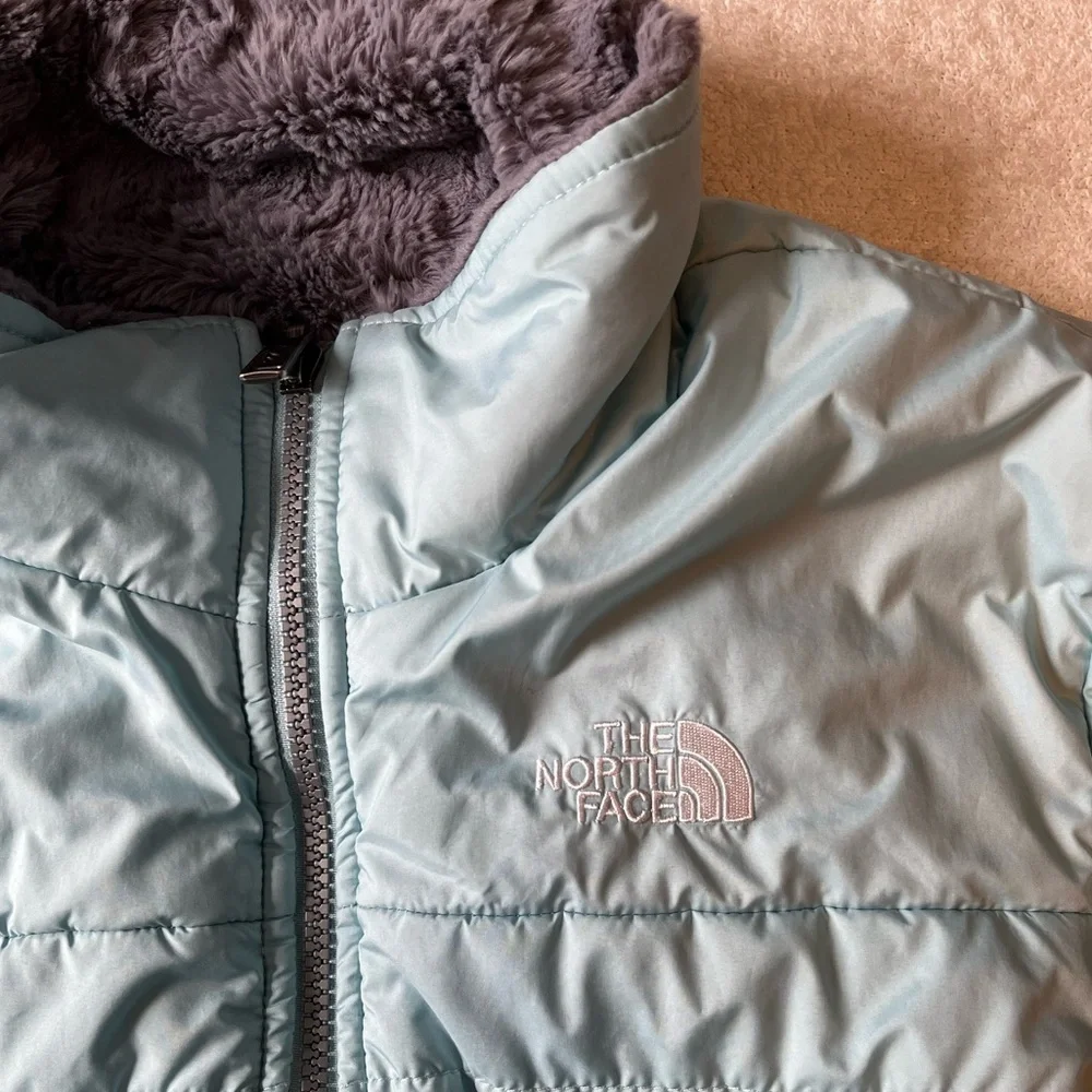 North Face reversible jacket, baby blue and gray. Girls size 18